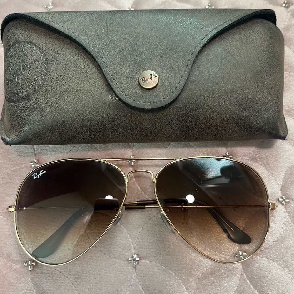 Ray-Ban Gold Aviators with Brown Gradient Lenses
